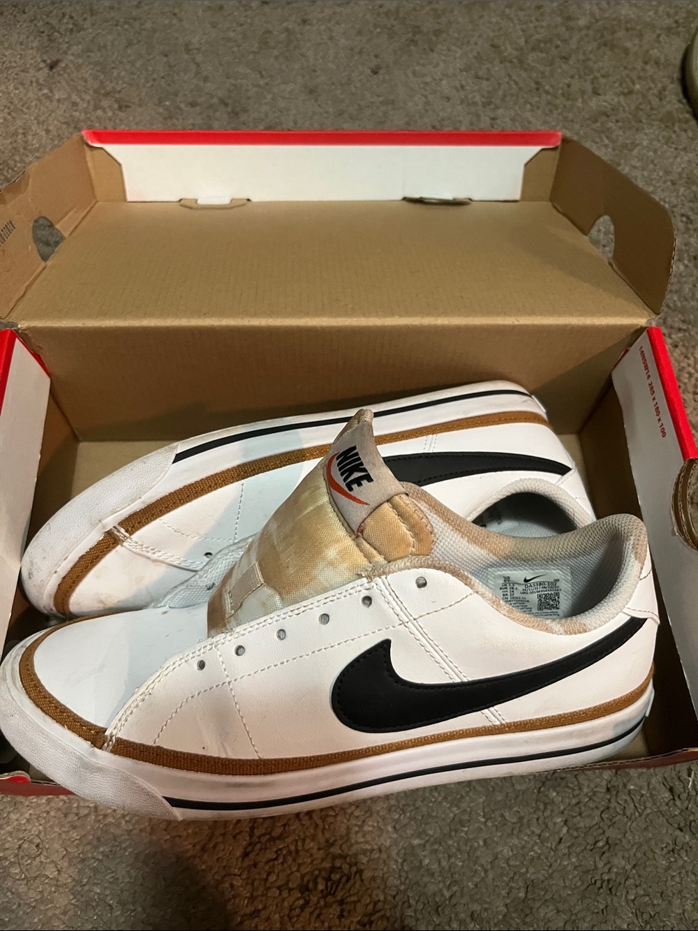 Nike White, Black & Tan Low-Top Sneakers